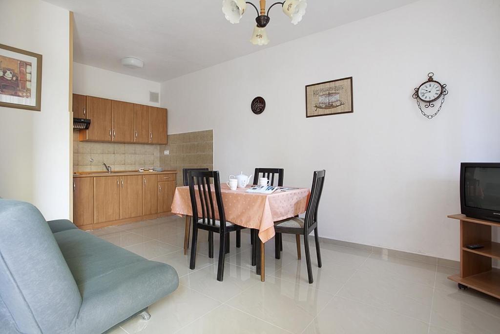 Apartments With A Parking Space Rabac, Labin - 7622 Dış mekan fotoğraf